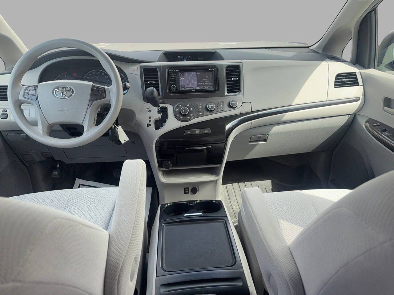 Used 2012 Toyota Sienna LE w/ Towing Pkg FWD image 18
