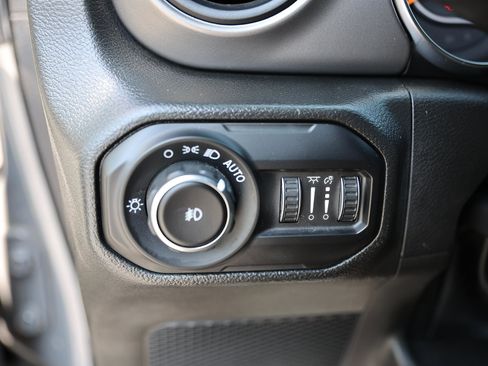 Used 2022 Jeep Wrangler Unlimited Sport image 30