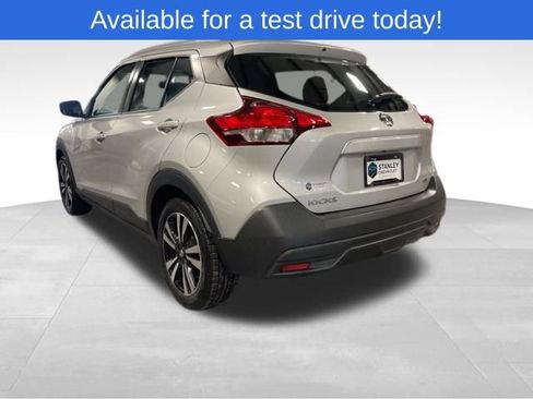 Used 2019 Nissan Kicks SV image 3