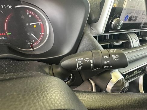 Used 2025 Toyota RAV4 XLE AWD/4WD image 22