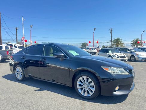 Used 2013 Lexus ES 300h w/ Luxury Pkg FWD image 12