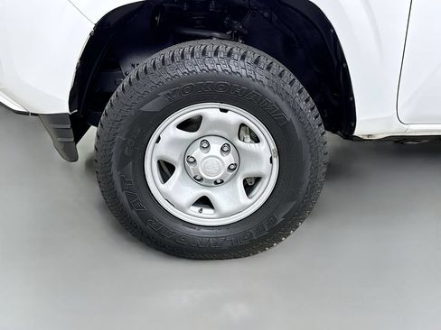 Certified 2023 Toyota Tacoma SR AWD/4WD image 31