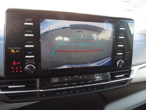 Used 2024 Toyota Sienna XLE image 20