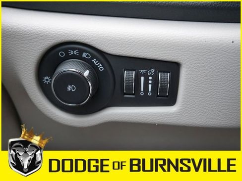 Used 2022 Chrysler Pacifica Touring-L w/ Uconnect Theater Family Group image 25