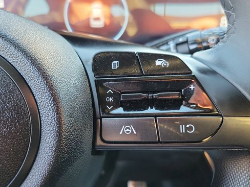 Certified 2025 Hyundai Elantra SEL image 8