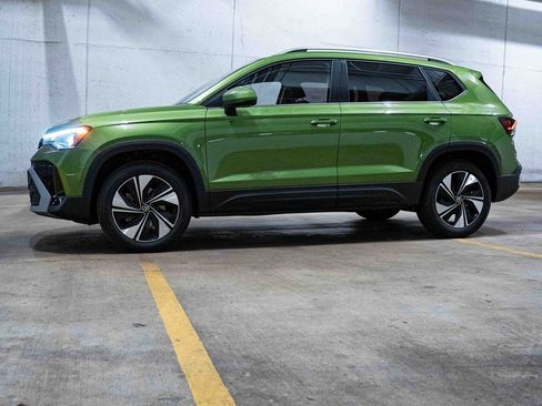 New 2025 Volkswagen Taos SE image 3