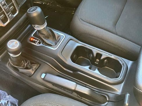 Used 2021 Jeep Gladiator Willys image 17