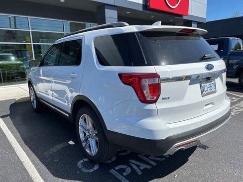 Used 2017 Ford Explorer XLT w/ Equipment Group 202A image 5