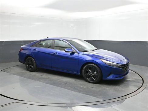 Used 2023 Hyundai Elantra SEL image 17