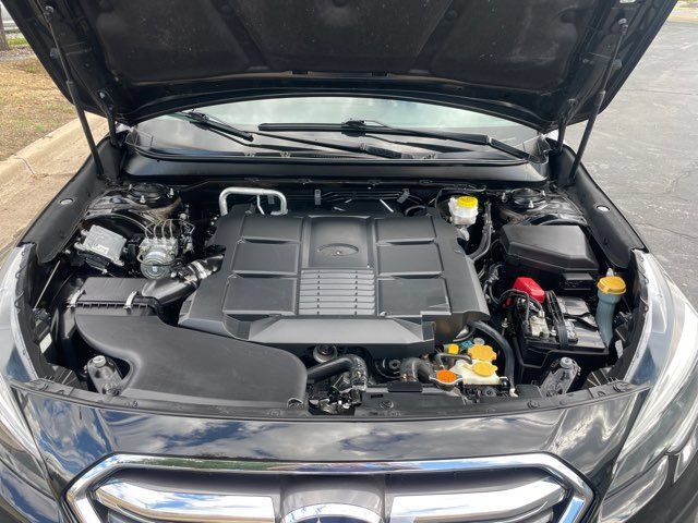 Used 2019 Subaru Outback 3.6R Touring AWD/4WD image 2
