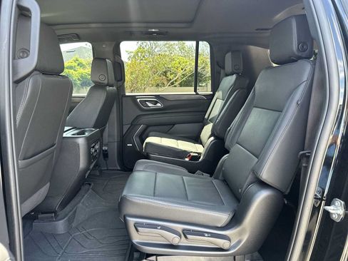 Certified 2024 Chevrolet Suburban Z71 w/ Luxury Package AWD/4WD image 18