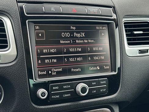 Used 2015 Volkswagen Touareg Sport image 18