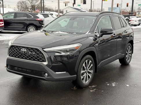 Used 2022 Toyota Corolla Cross XLE image 4