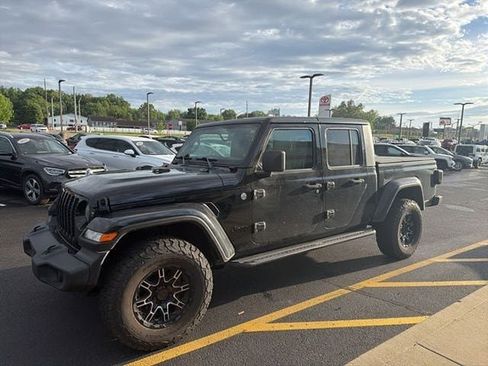 Used 2021 Jeep Gladiator Sport AWD/4WD image 2
