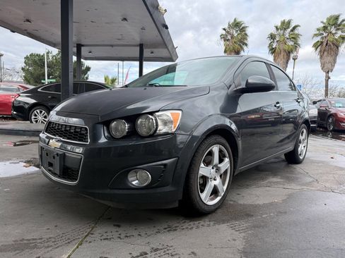 Used 2015 Chevrolet Cruze LT image 2