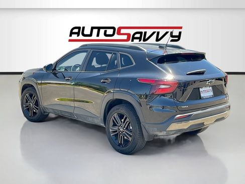 Used 2025 Chevrolet Trax ACTIV w/ Sunroof Package FWD image 5