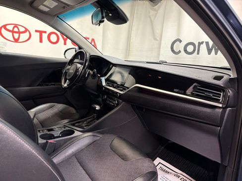 Used 2022 Kia Niro EX FWD image 11