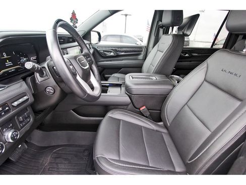 Used 2023 GMC Yukon XL Denali w/ Denali Reserve Package image 6