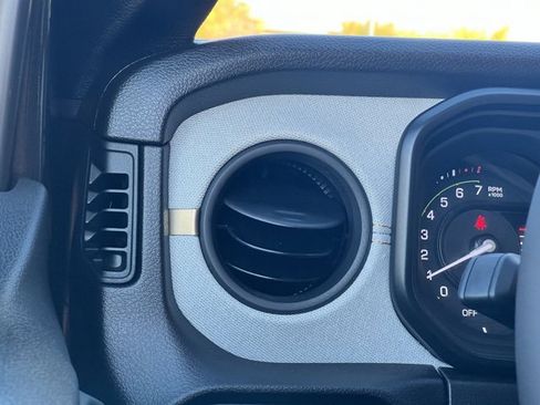 Used 2024 Jeep Wrangler Unlimited image 28