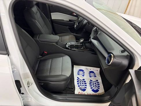 Used 2025 Chevrolet Trax LT w/ LT Convenience Package image 21