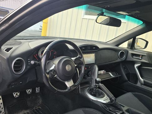 Used 2017 Toyota 86 image 9