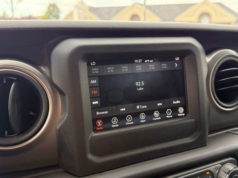 Used 2023 Jeep Wrangler Sport S image 17