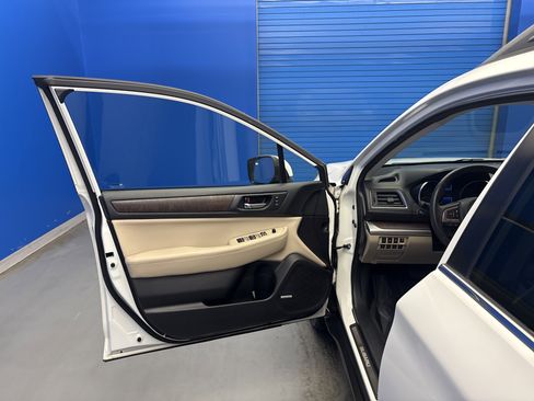 Used 2017 Subaru Outback 2.5i Limited AWD/4WD image 9