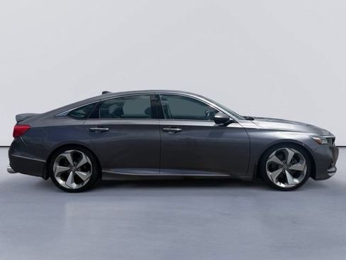 Used 2018 Honda Accord Touring image 2
