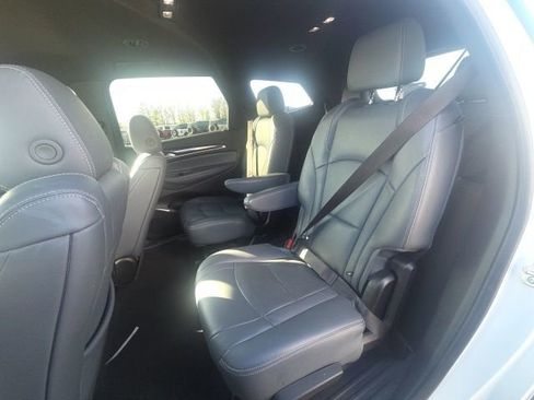 Used 2024 Buick Enclave Premium image 22