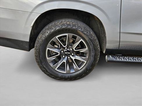 Used 2024 Chevrolet Suburban Z71 w/ Luxury Package image 26
