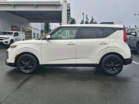 Used 2021 Kia Soul S image 2