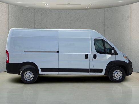 Used 2024 RAM ProMaster 2500 w/ Convenience Group FWD image 2