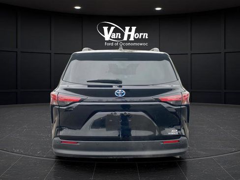 Used 2021 Toyota Sienna XLE w/ XLE Plus Package FWD image 6
