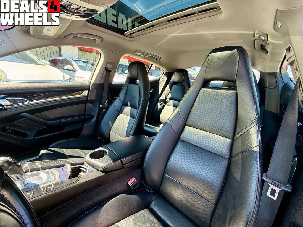 Used 2016 Porsche Panamera RWD image 15