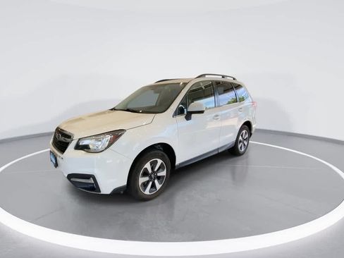 Used 2017 Subaru Forester 2.5i Limited AWD/4WD image 4