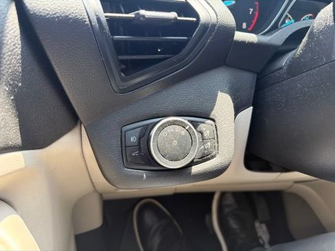 Used 2017 Ford Escape SE FWD image 18