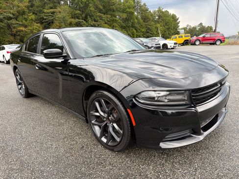 Used 2019 Dodge Charger SXT w/ Plus Group RWD image 3