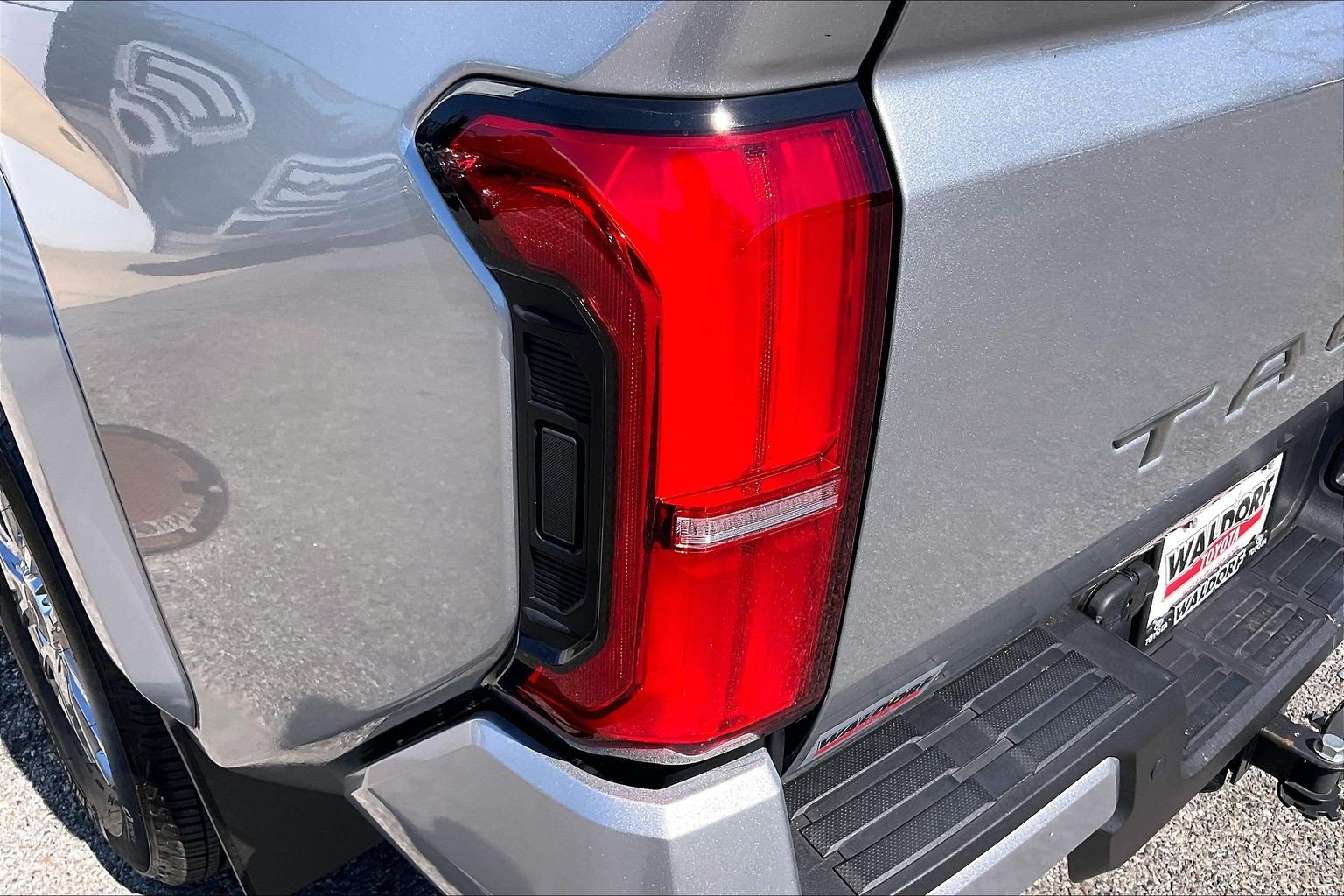Used 2025 Toyota Tacoma Limited AWD/4WD image 34