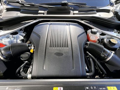 Used 2024 Land Rover Range Rover SE image 9