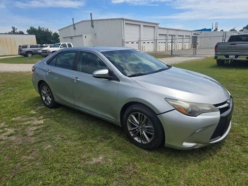 Used 2017 Toyota Camry SE FWD image 11