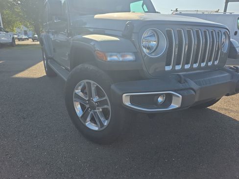 Used 2020 Jeep Wrangler Unlimited Sahara image 9