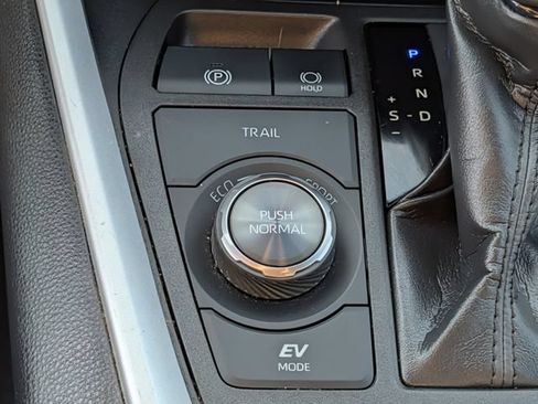 Used 2023 Toyota RAV4 XSE AWD/4WD image 16