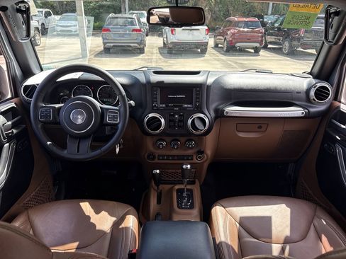 Used 2016 Jeep Wrangler Unlimited Sahara w/ Connectivity Group image 7