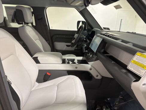 New 2026 Land Rover Defender 110 X-Dynamic SE image 25