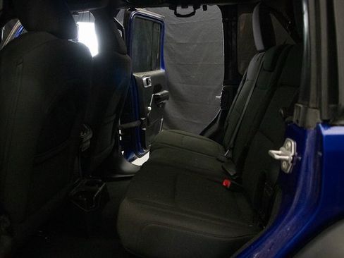 Used 2018 Jeep Wrangler Unlimited Sport image 19