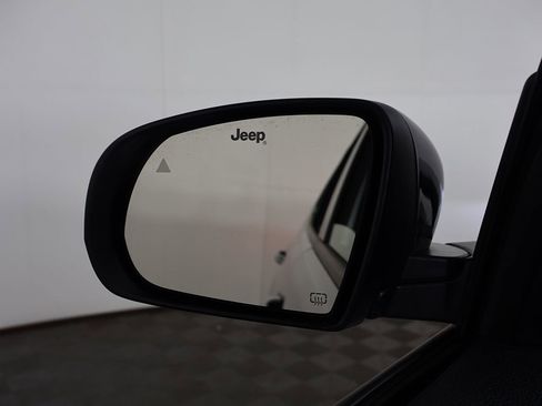 Used 2025 Jeep Compass Latitude AWD/4WD image 34