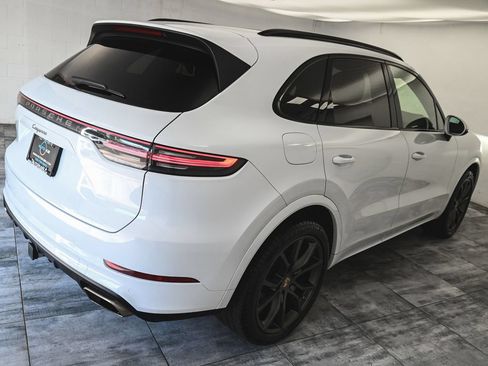Used 2023 Porsche Cayenne AWD/4WD image 6