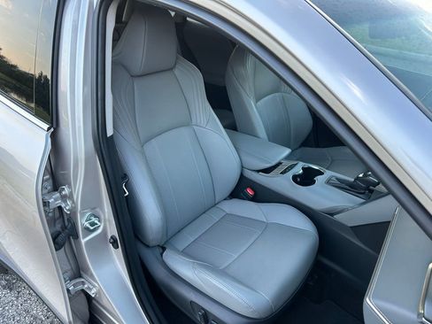Used 2024 Toyota Venza Limited AWD/4WD image 16