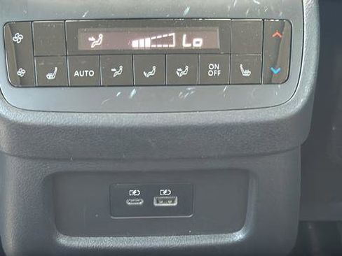 Used 2023 Nissan Pathfinder SL w/ SL Premium Package AWD/4WD image 17