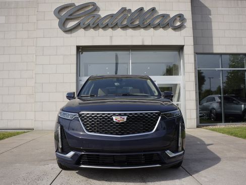 Used 2025 Cadillac XT6 Premium Luxury image 13